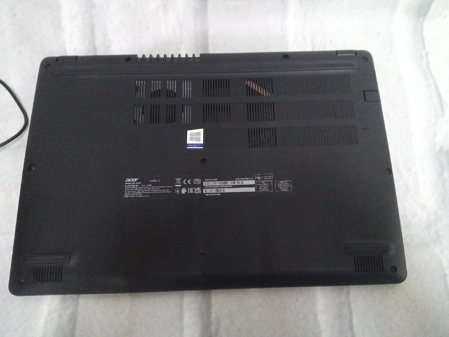 Ноутбук Acer i3/1.2GHz/4Gb/256Gb/UHDGraphics