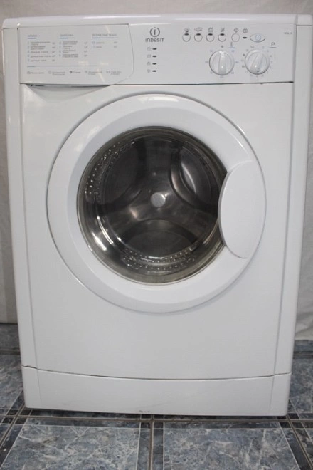 Стиральная машина Indesit WISL92 5кг