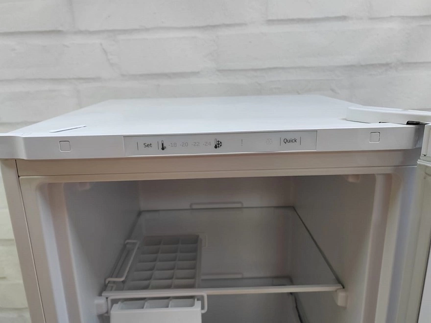 Морозильная камера Beko RFSK215T01W