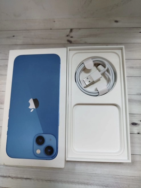 Смартфон Apple iPhone 13