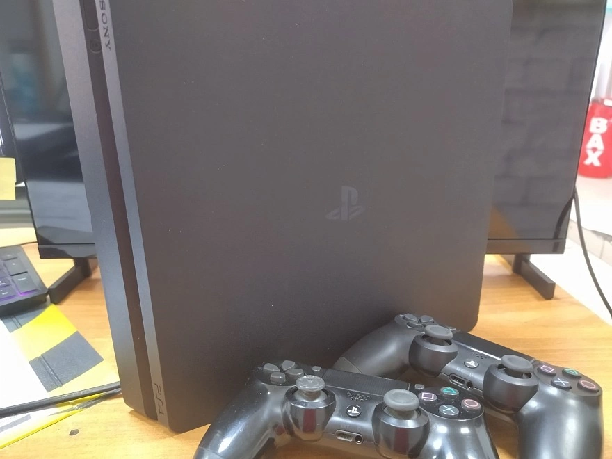 Игровая приставка PS4 PlayStation CUH-2208A