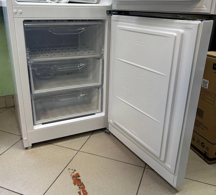 Холодильник Indesit DS 3180 W
