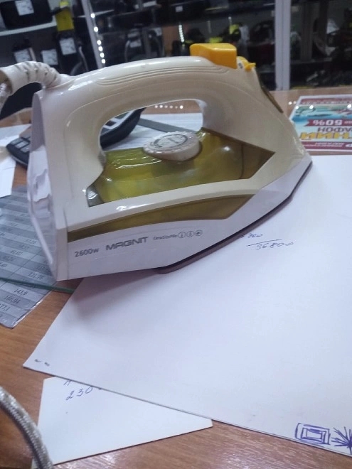 Утюг MAGNIT  RMI-1954