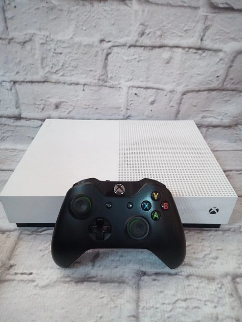 Игровая приставка X-Box One X-box One S 1000