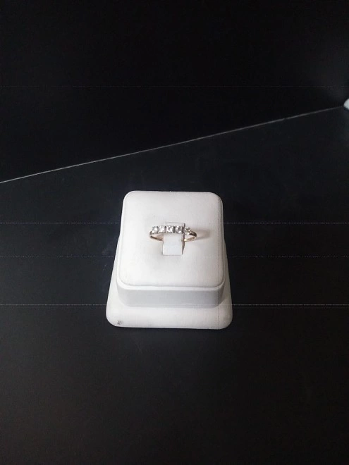 Кольцо золотое с камнями  585пр 1,110гр 17,5размер (ФМ)