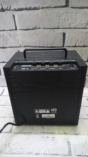 Комбоусилитель Ibanez IBZ10B V2 бас-гитарный комбоусилитель