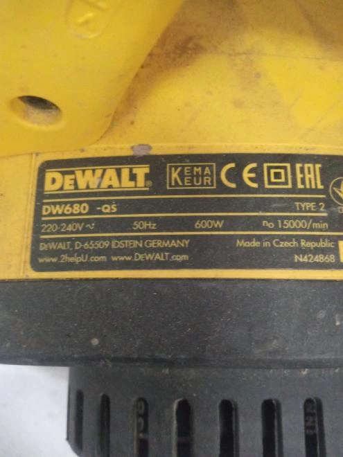 Электрорубанок DeWALT DW680