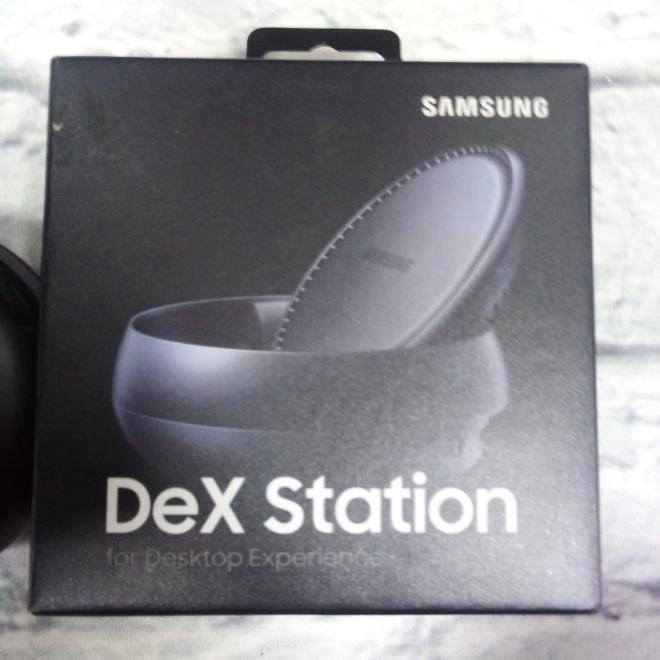 Док-станция Samsung DeX EE-MG950