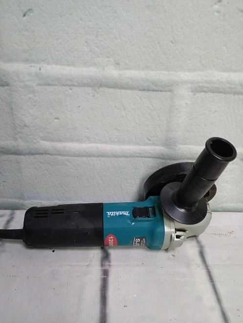 Болгарка Makita 9562CVH