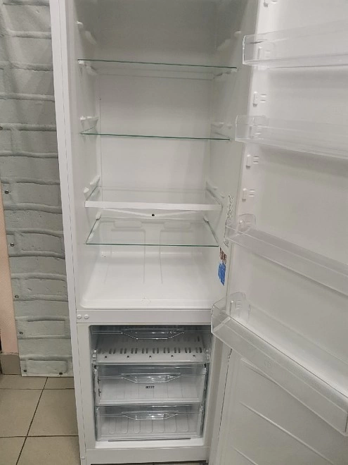 Холодильник Indesit DS 320 W