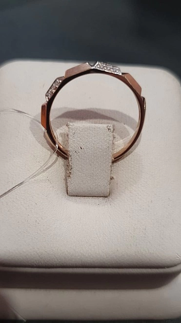 Кольцо золотое с камнями  585пр 18р-р 1,61гр ФМ