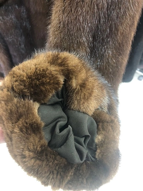 Шуба KARATZAS FURS с капюшоном 48-50р 