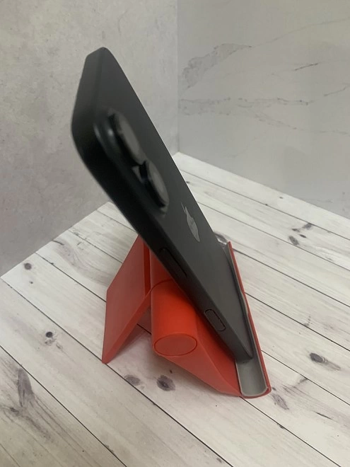 Смартфон Apple iPhone 16 8/128Gb