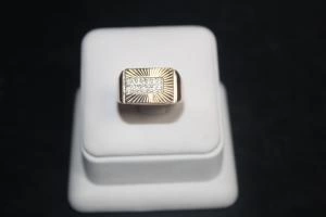 Кольцо золотое с камнями  585 проба 5,65 гр. 19,5 размер