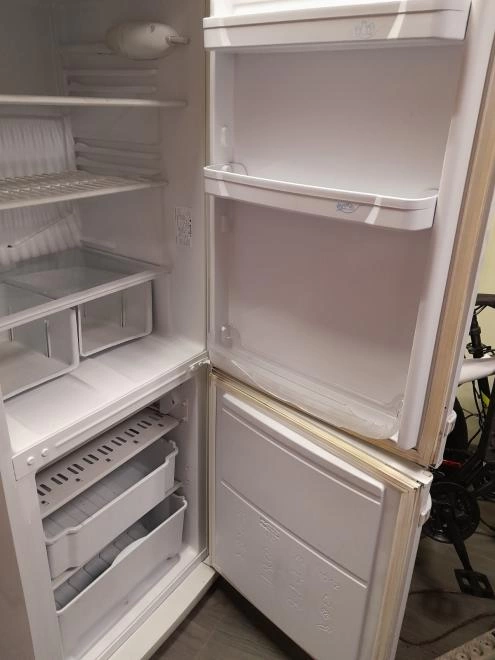 Холодильник Indesit SB1670.028