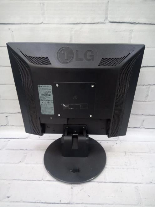 Монитор LG L1750SQ