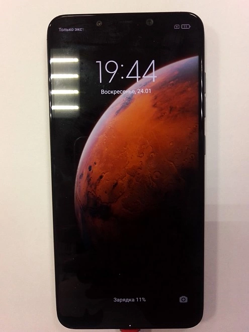 Смартфон Xiaomi Pocophone F1 6/64