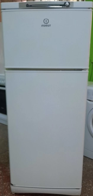 Холодильник Indesit ST 145.028