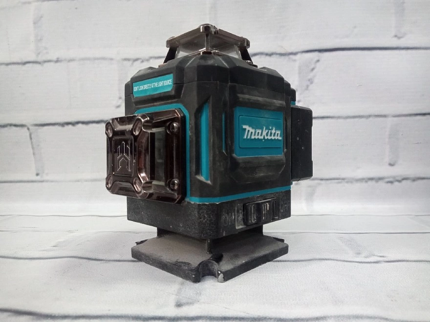 Нивелир Makita 4D