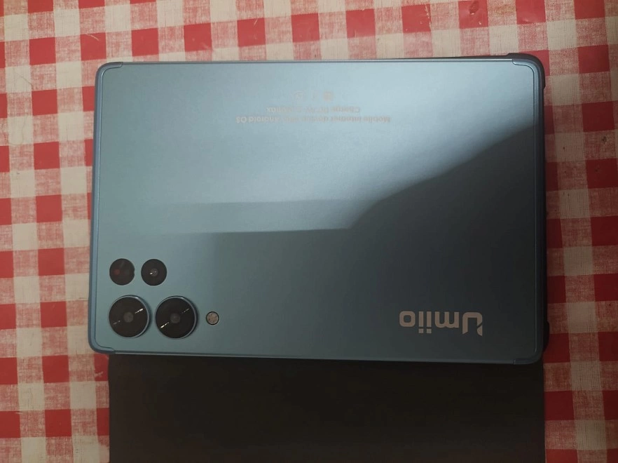 Планшетный компьютер UmiiO P80
