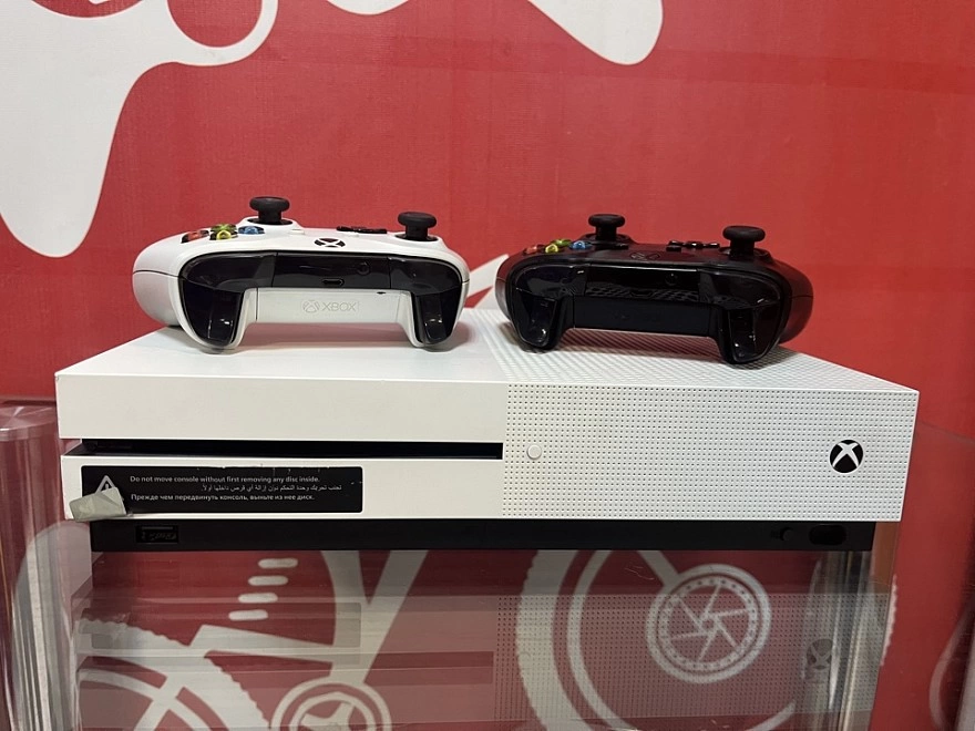 Игровая приставка XBOX  One S 500 Gb