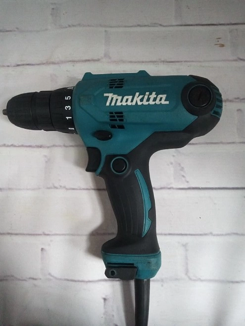 Шуруповерт Makita DF0300