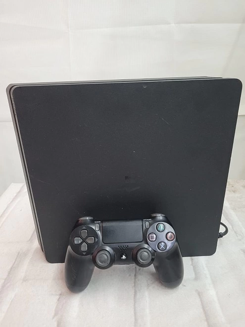 Игровая приставка Sony PlayStation 4