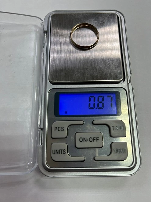 Кольцо золотое  585 пр. 0,87 гр 19 р.(ФМ)