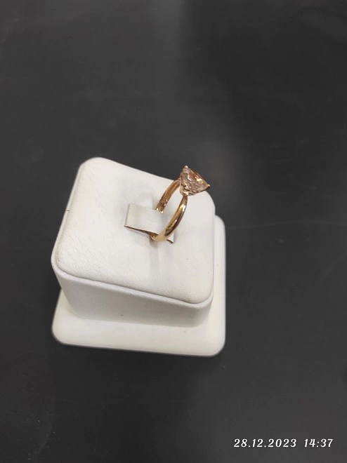 Кольцо золотое с камнями  585 Проба 2,450гр. 17,5р. (ФМ)