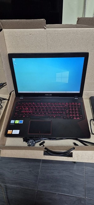 Ноутбук Asus i7 7700HQ 2.50GHz/8Gb озу/SSD 128Gb/GTX 1050