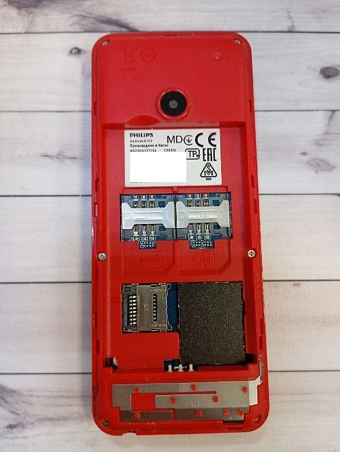 Телефон мобильный PHILIPS Xenium E172