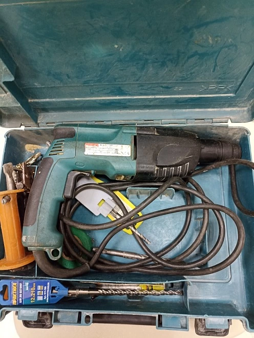 Перфоратор Makita HR2440