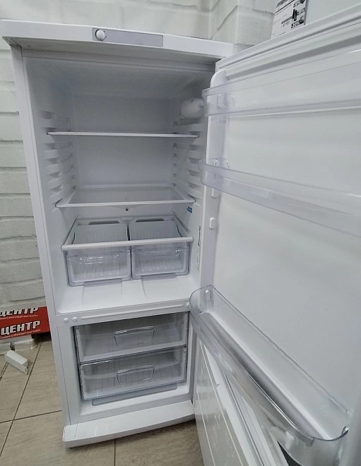 Холодильник Indesit ES 15