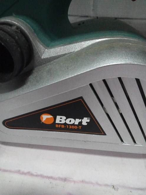 Электрорубанок Bort BFB-1300-T