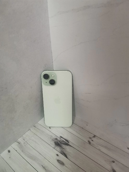 Смартфон iPhone 15 6/128