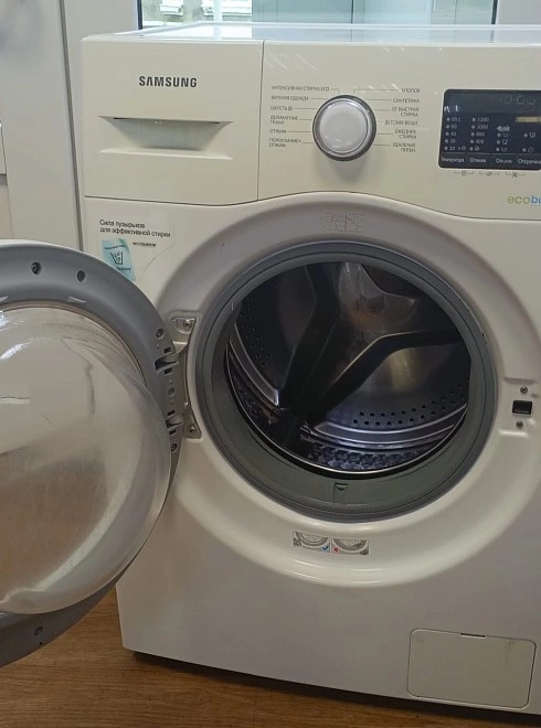 Стиральная машина Samsung WW60H2200EW