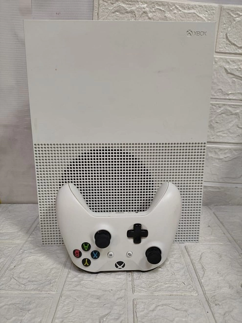 Игровая приставка XBOX  ONE S White