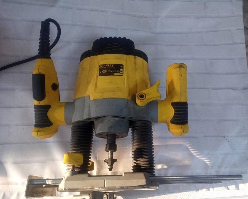 Станок фрейзерный Stanley SRR1200
