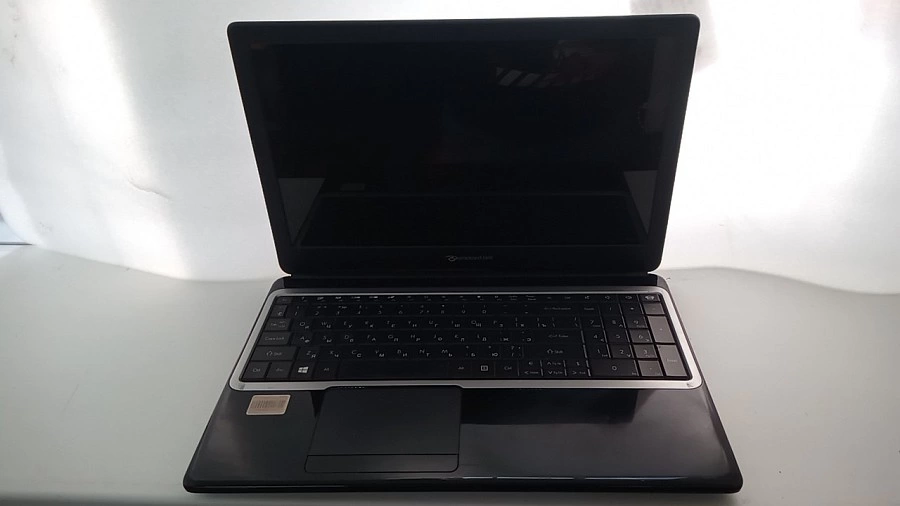 Ноутбук  Celeron 1.4GHz/DDR3 4Gb/HDD 320Gb/Intel HD Graphic