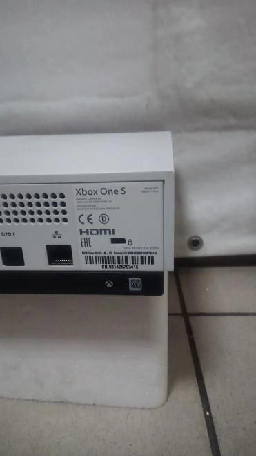 Игровая приставка XBOX  One S 1681