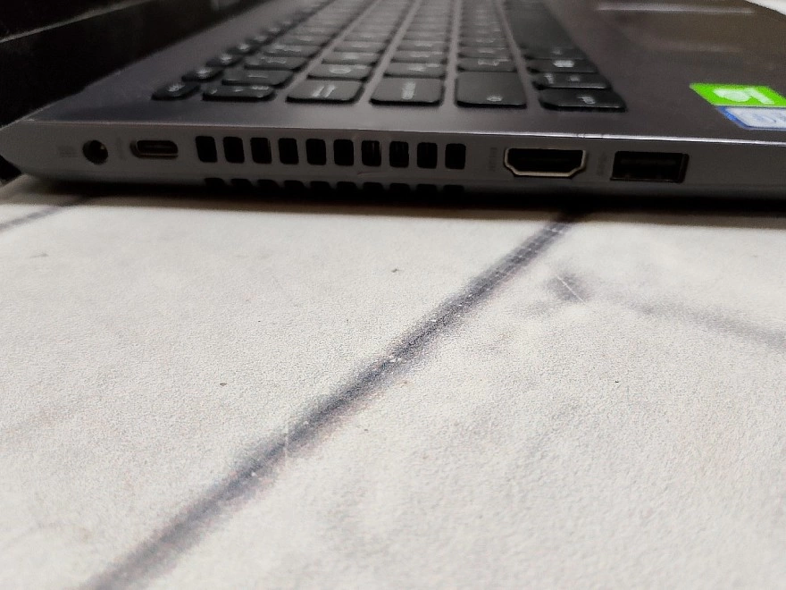 Ноутбук ASUS r521f Core i3 - 8145U GeForce MX250