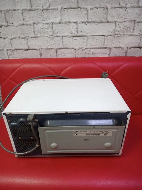 Микроволновая печь Samsung CE2833NR