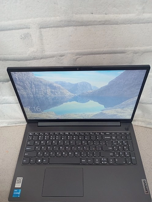 Ноутбук  Lenovo i3-1215U/8ram/480ssd/intelUHD