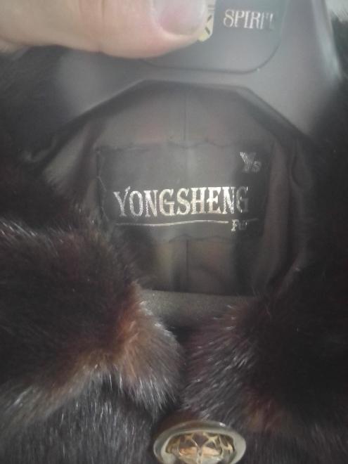 Шуба Yongsheng Средней лины с капюшоном 46-48р.