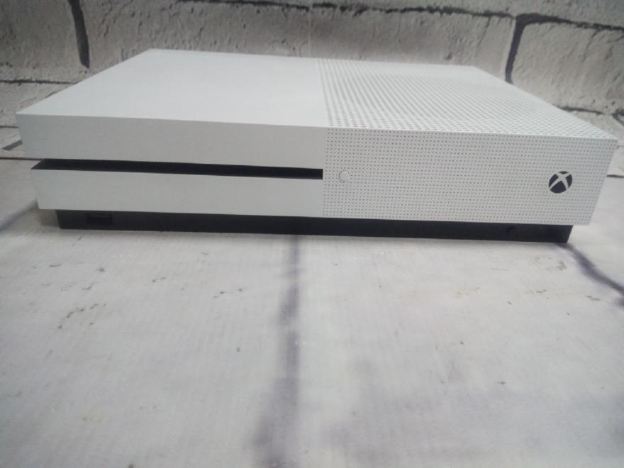 Игровая приставка X-Box One  Xbox One S 1Tb